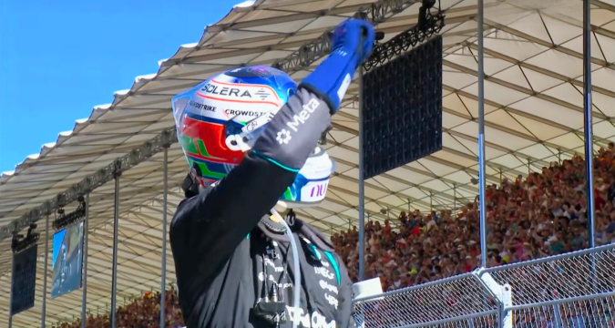 F1 Spagna, Andrea Kimi Antonelli festeggia la vittoria al Gran Premio di Madrid