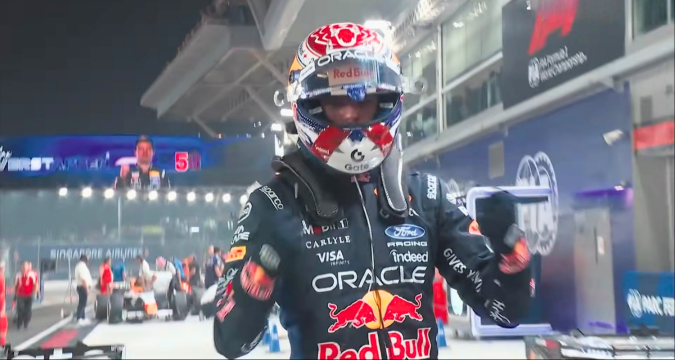 Max Verstappen conquista la pole position del GP di Singapore davanti alle Ferrari di Charles Leclerc e Lewis Hamilton