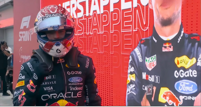 Max Verstappen vince la Sprint del GP di Singapore davanti alle Ferrari di Hamilton e Leclerc