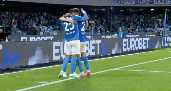 Kevin De Bruyne festeggia il gol durante Napoli-Frosinone 3-0 al Maradona